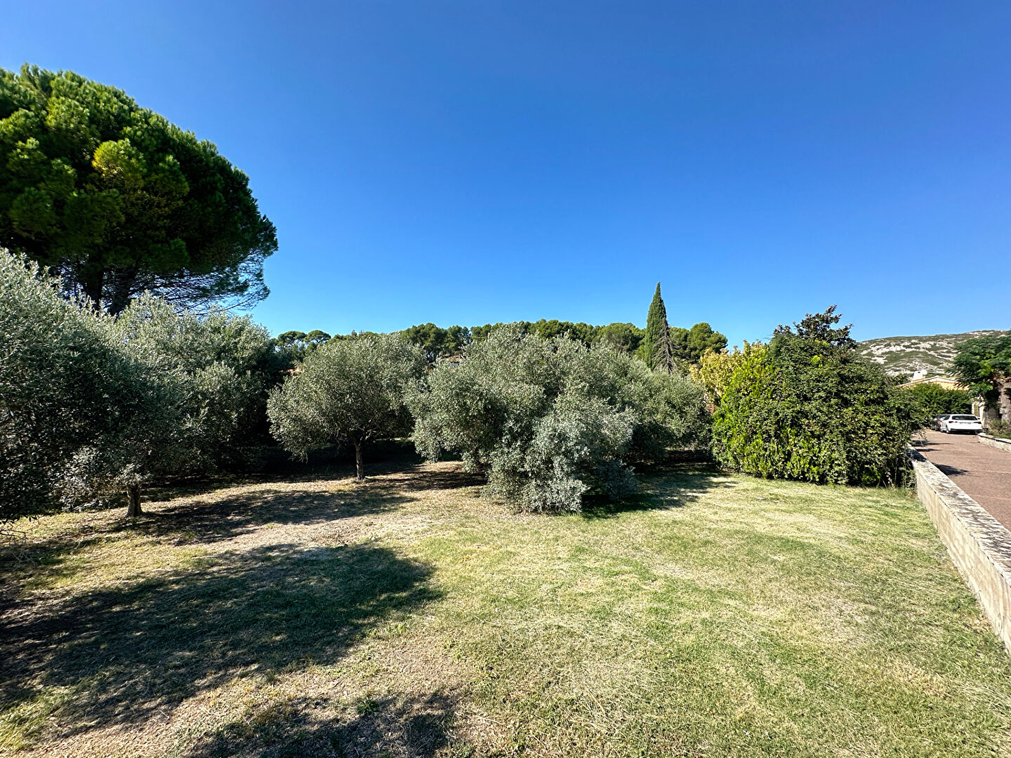Terrain 2000 m² · au Rove · 2 000 m² · 735 000 €