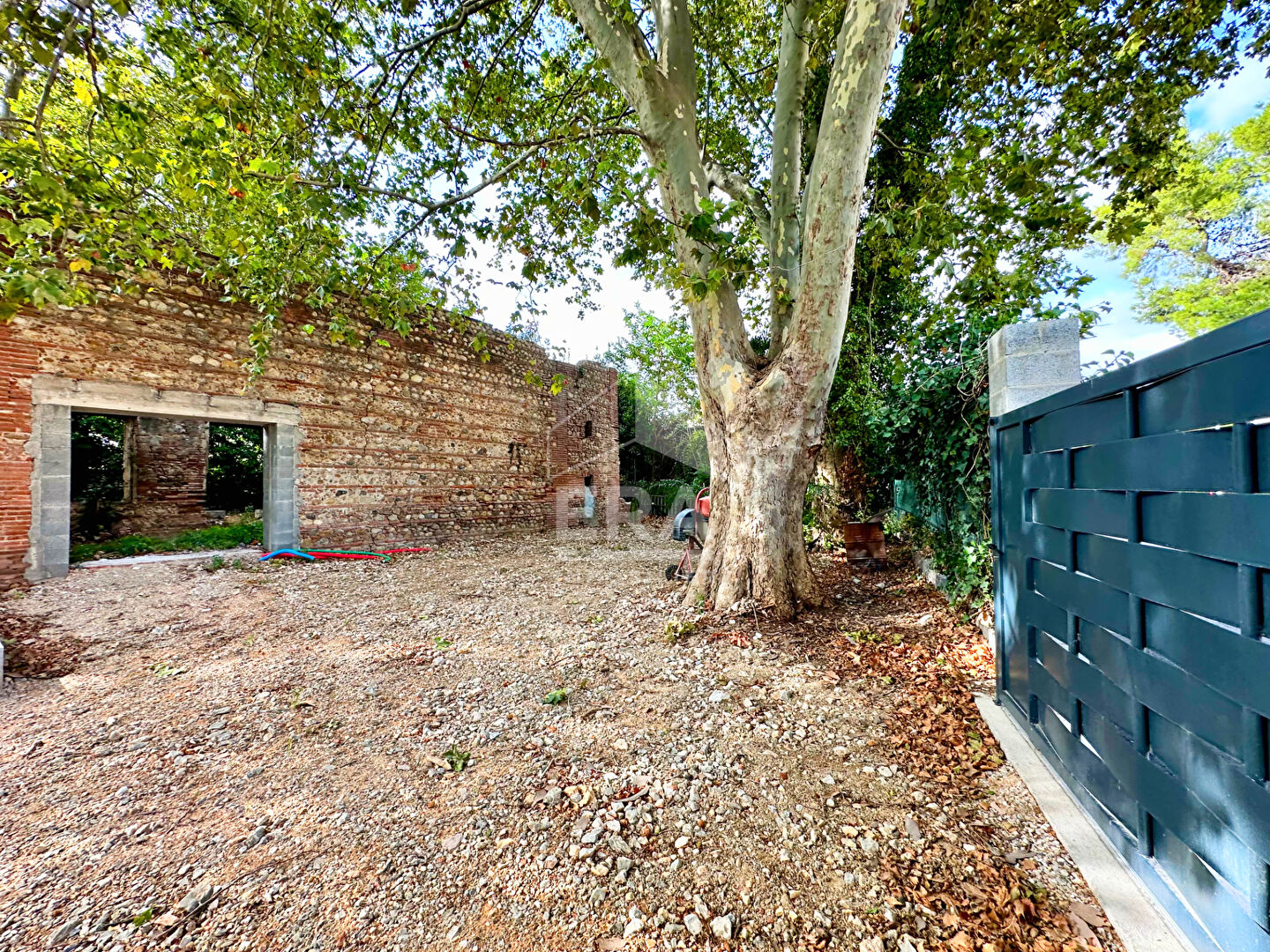 A vendre -perpignan -terrain viabilisé avec bâtisse en pierre ? permis de construire accordé · 138 000 €
