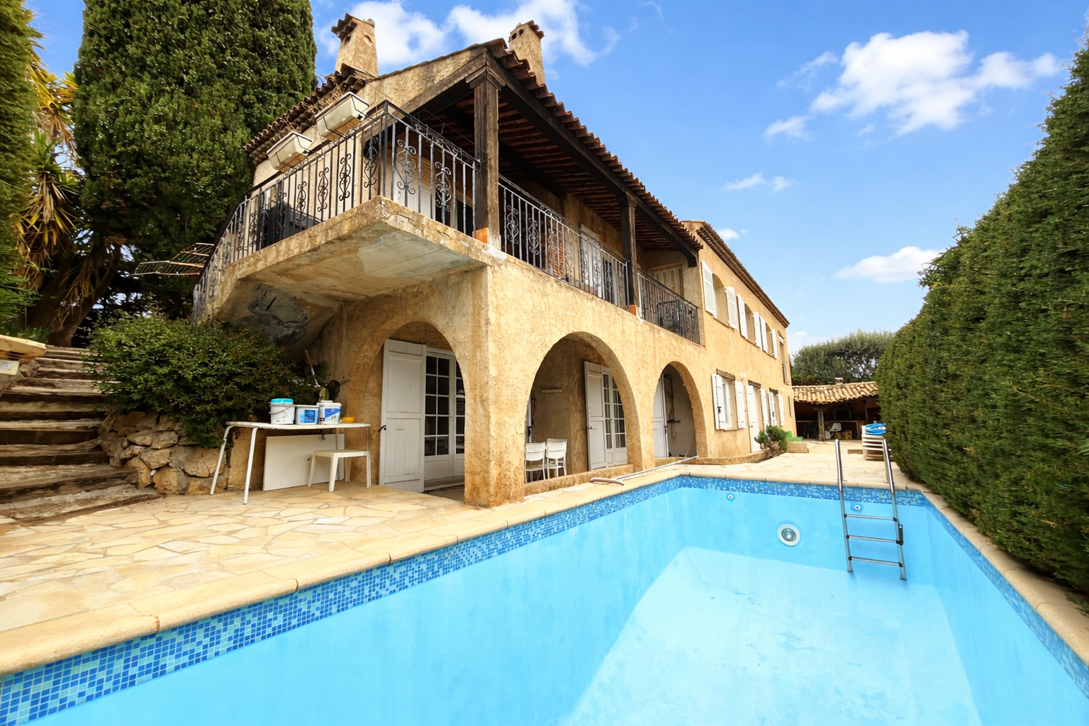 Maison 6 pièces 214 m² · à Saint-Laurent-du-Var · 214 m² · 799 000 €
