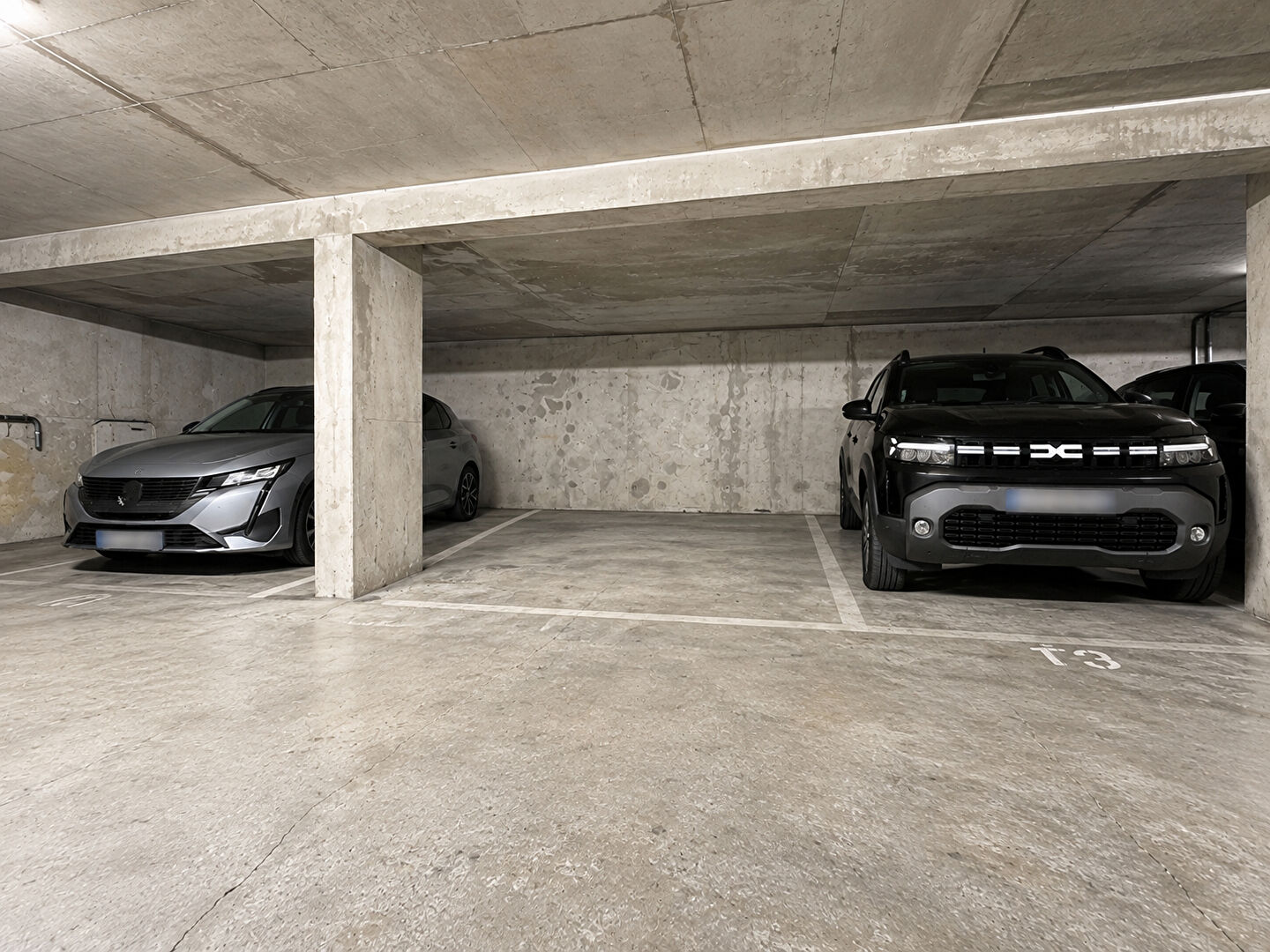 Centre ville saint laurent du var - place de parking · à Saint-Laurent-du-Var · 26 500 €