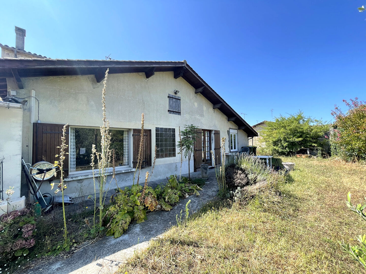 Maison 5 pièces 128 m² · à Lamothe-Montravel · 128 m² · 96 000 €