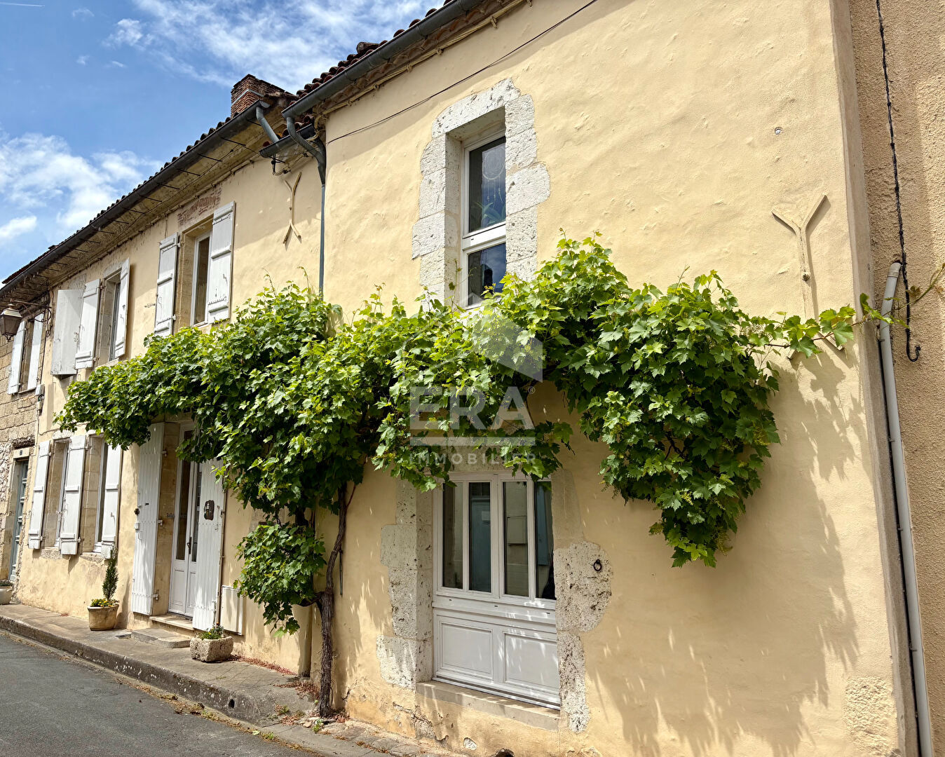 Maison 10 pièces 251 m² · à Port-Sainte-Foy-Et-Ponchapt · 251 m² · 296 000 €