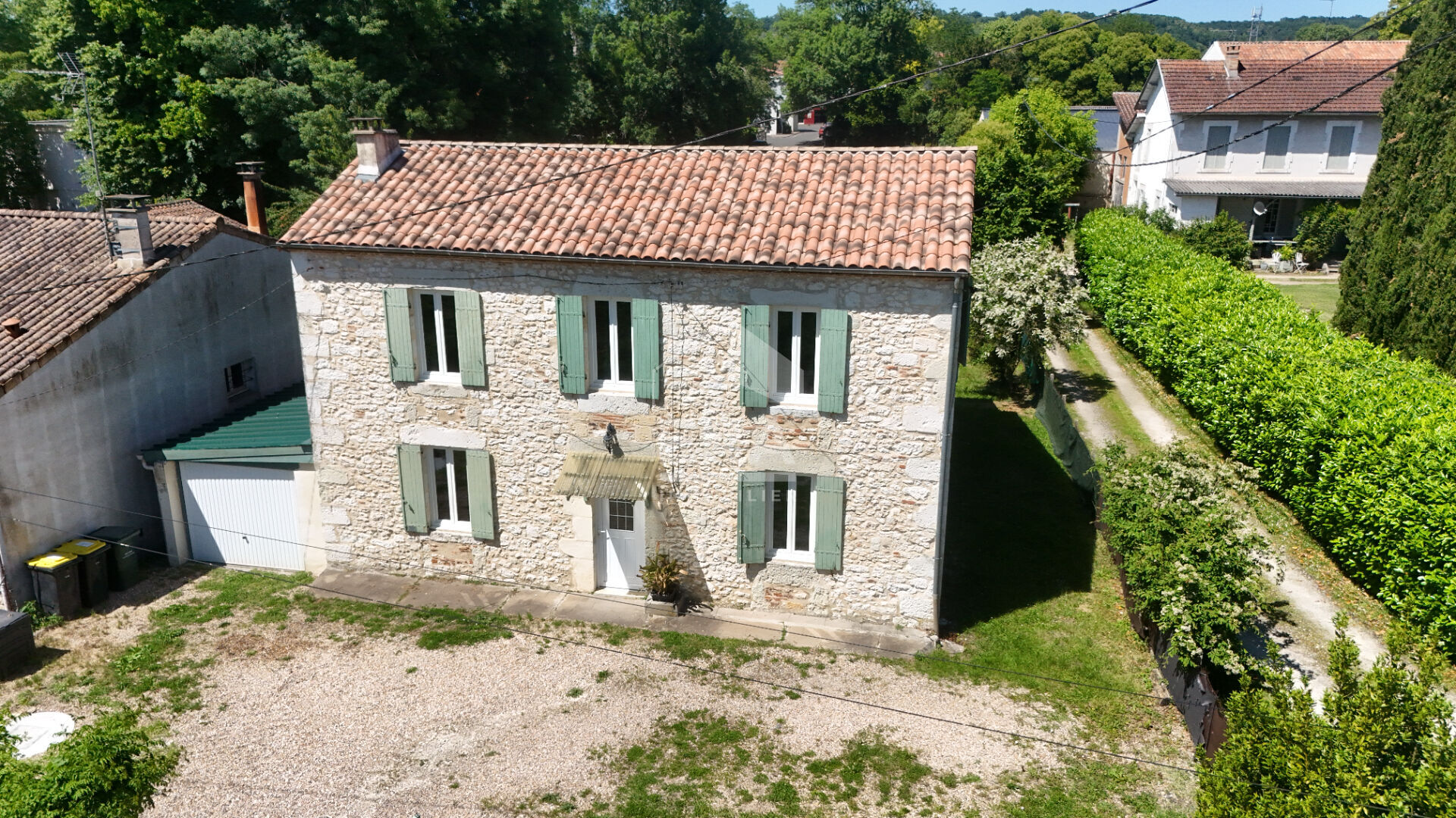 Maison 6 pièces 166 m² · à Pineuilh · 166 m² · 185 000 €
