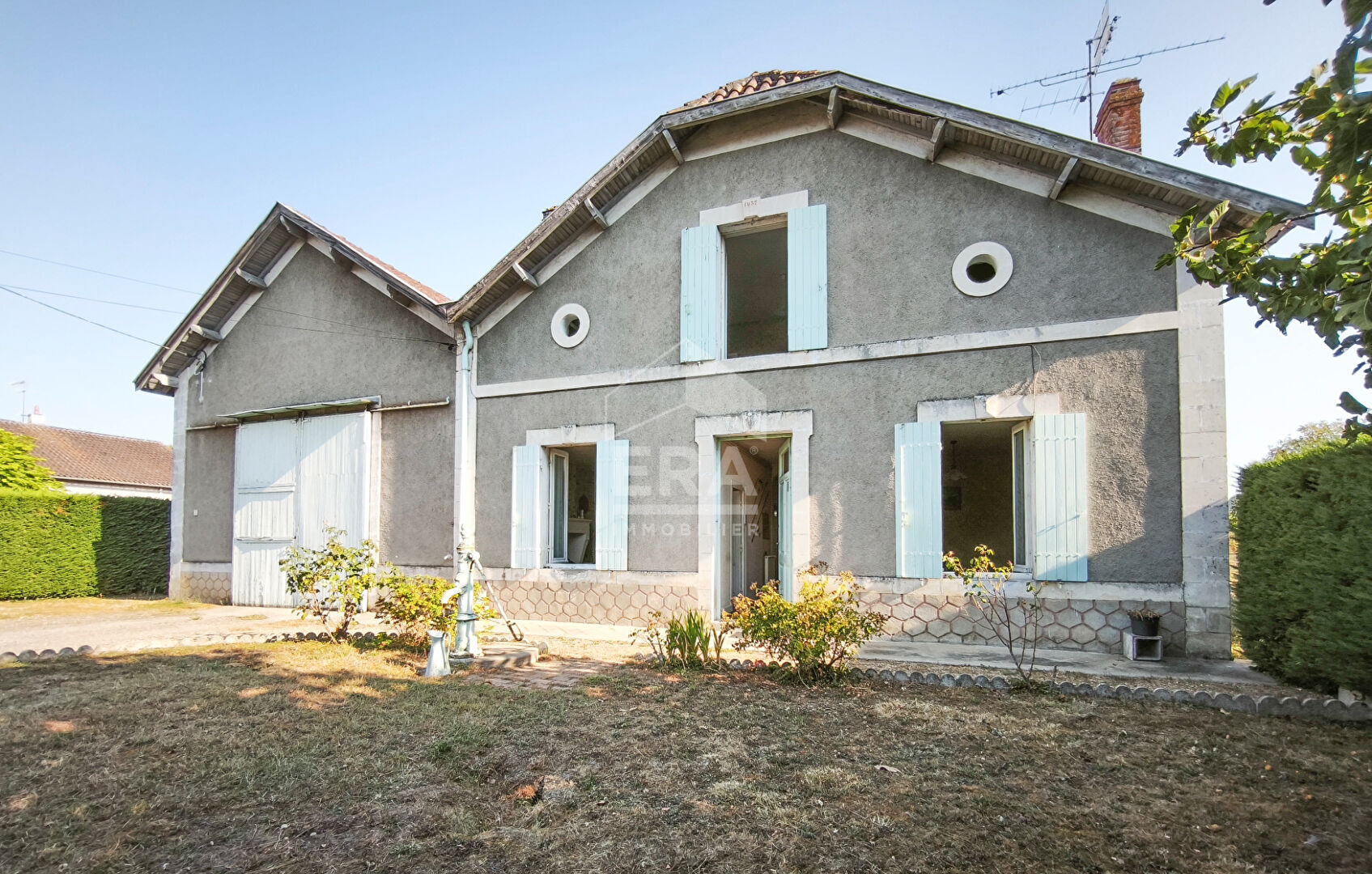 Maison 9 pièces 286 m² · à Saint-Antoine-de-Breuilh · 286 m² · 160 000 €