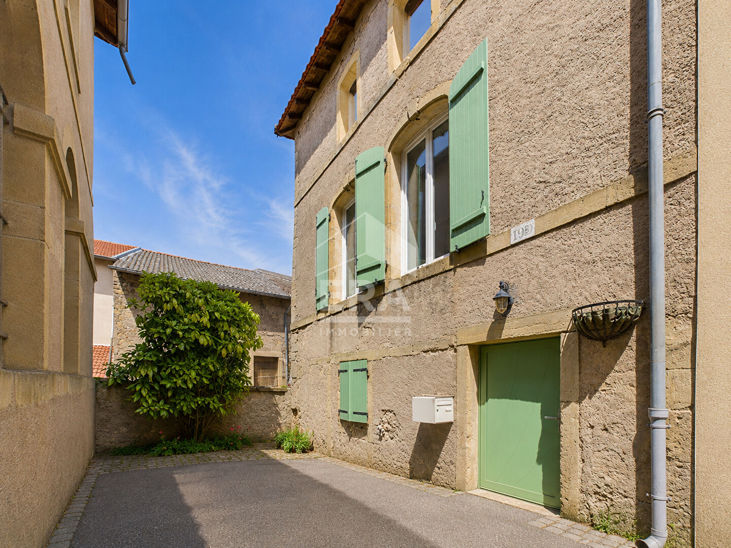 Maison 8 pièces 143 m² · à Novéant-sur-Moselle · 143 m² · 242 000 €