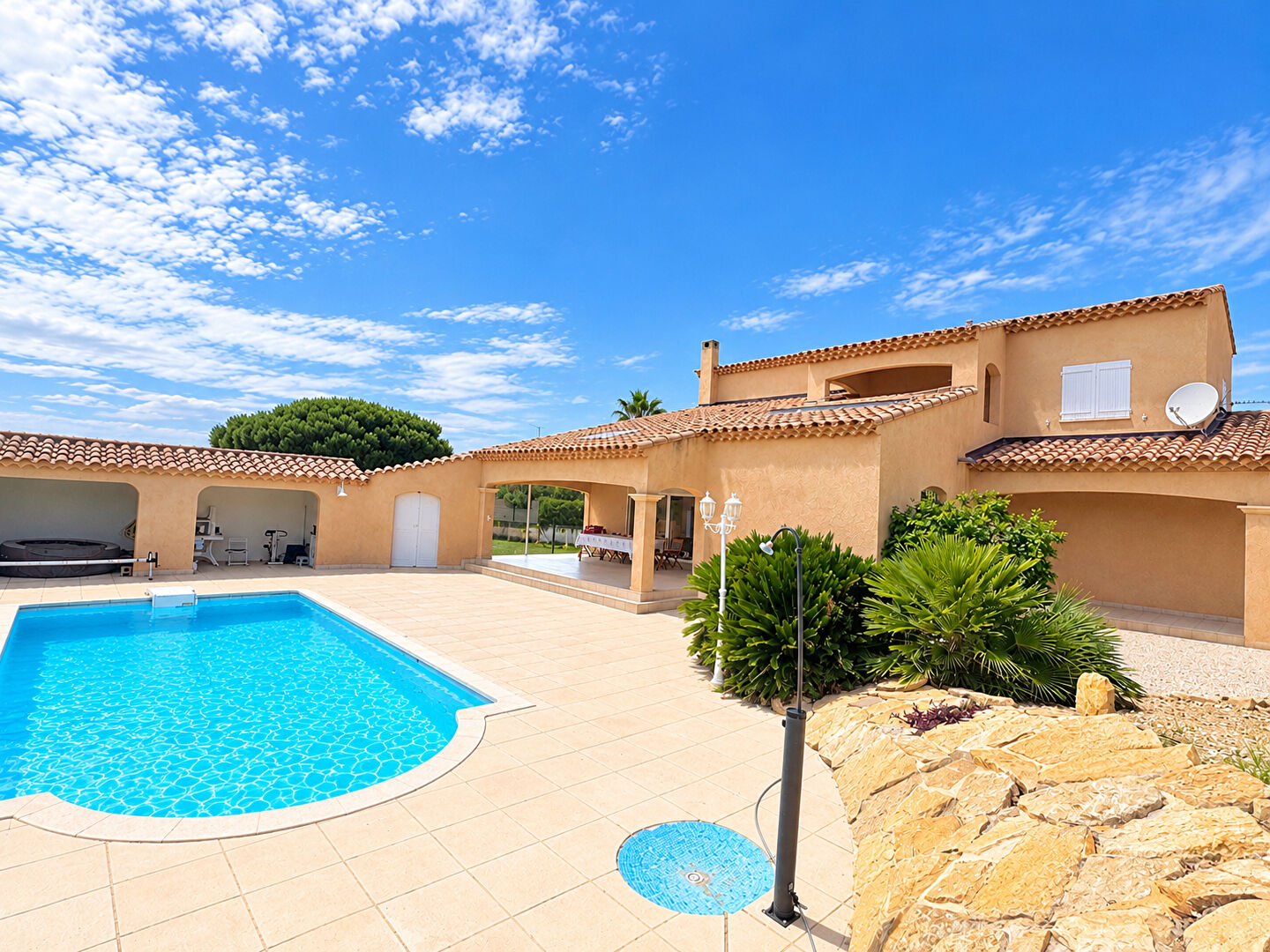 Maison 5 pièces 145 m² · à Saint-Cyr-sur-Mer · 145 m² · 884 000 €