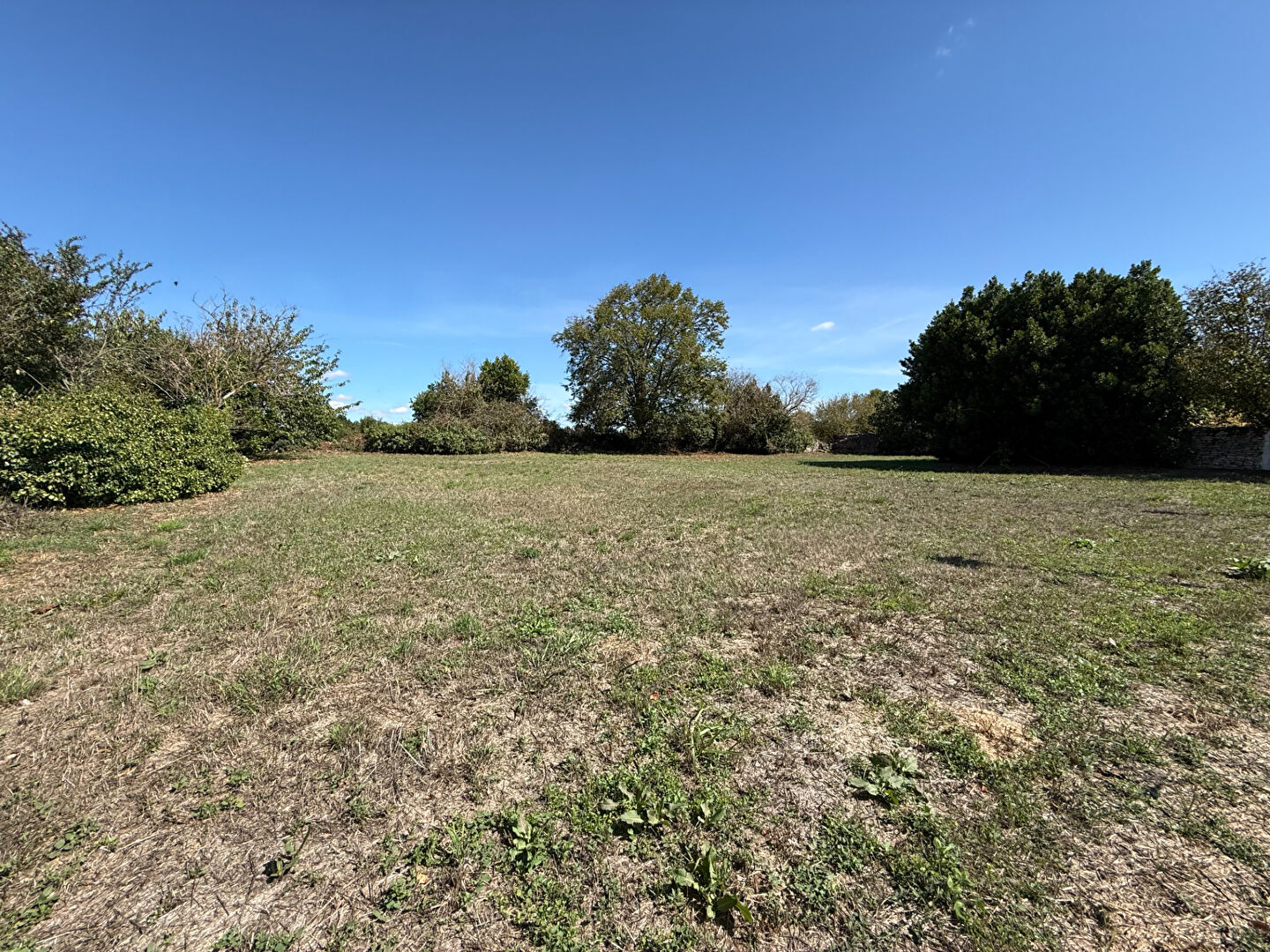 Terrain la devise 1130 m2 · 37 000 €