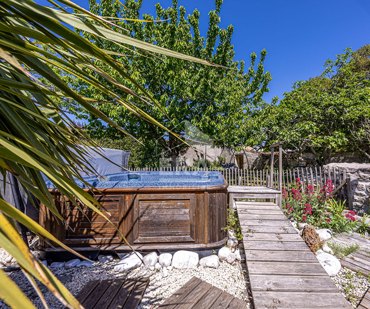 Maison 9 pièces 210 m² · à Salles-sur-Mer · 210 m² · 472 500 €