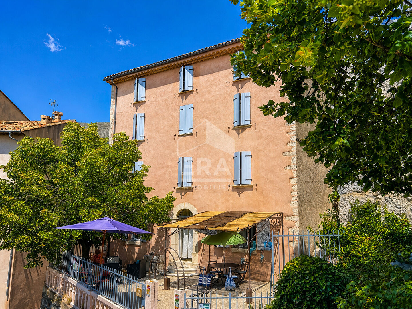 Maison 8 pièces 269 m² · à Coursegoules · 269 m² · 560 000 €