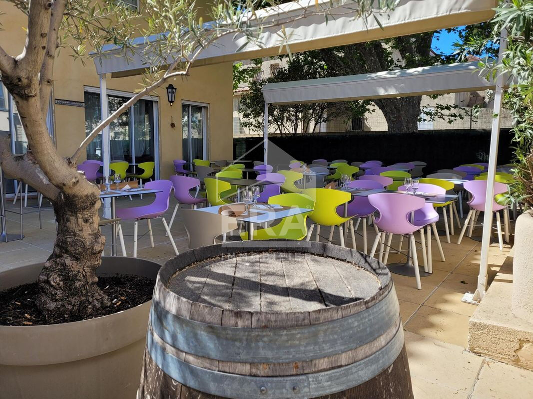 Local commercial 2 pièces 210 m² · à Marseille · 210 m² · 225 000 €
