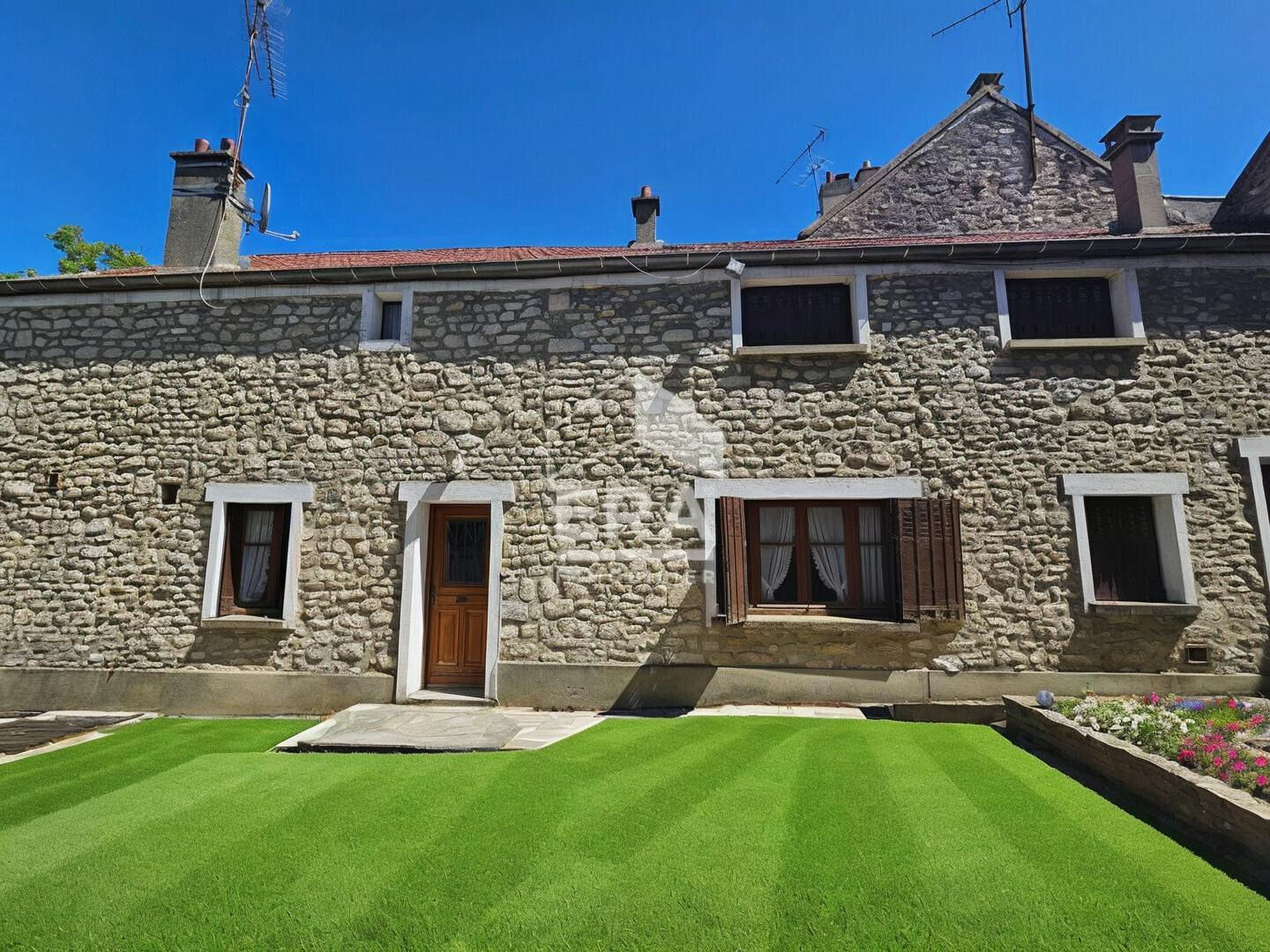 Maison 4 pièces 85 m² · à Thiverval-Grignon · 85 m² · 232 000 €