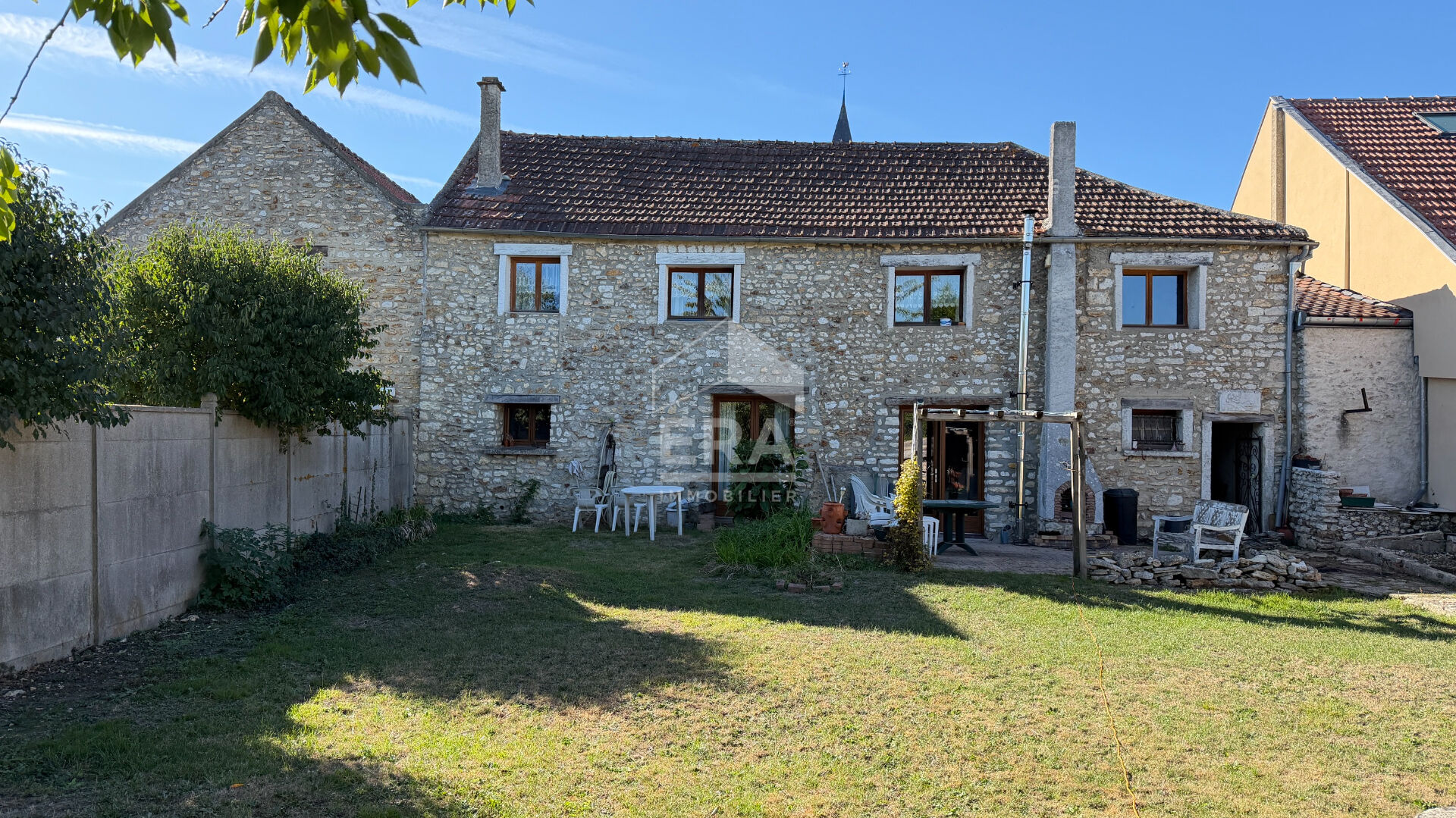 Maison 7 pièces 176 m² · à Septeuil · 176 m² · 273 000 €