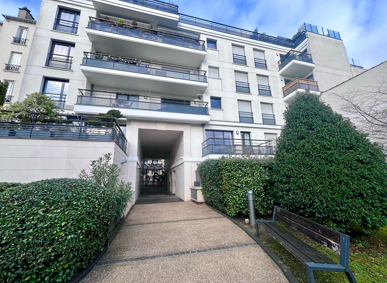 Appartement 1 pièce 31 m² · à Suresnes · 31 m² · 250 000 €