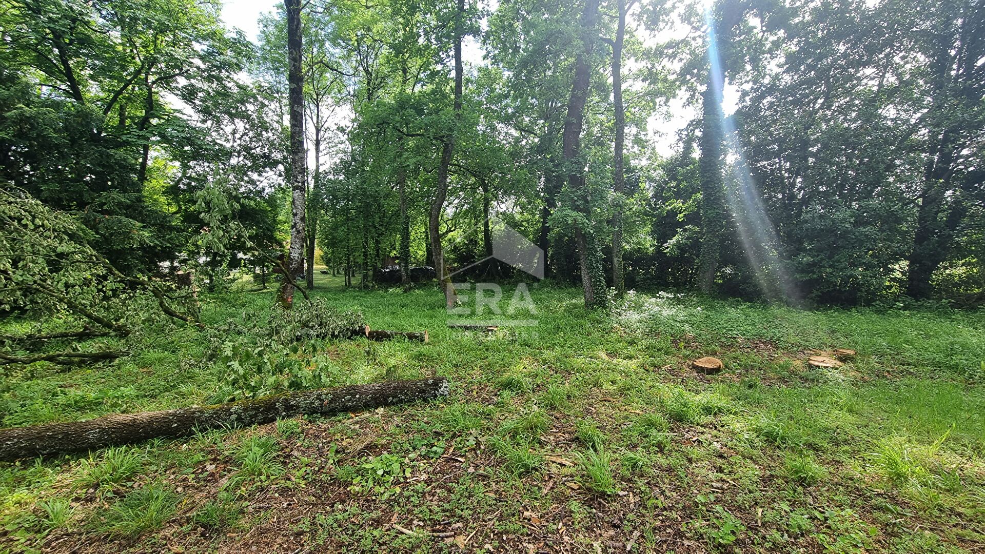 Terrain 1034 m² · à Saintes · 70 000 €