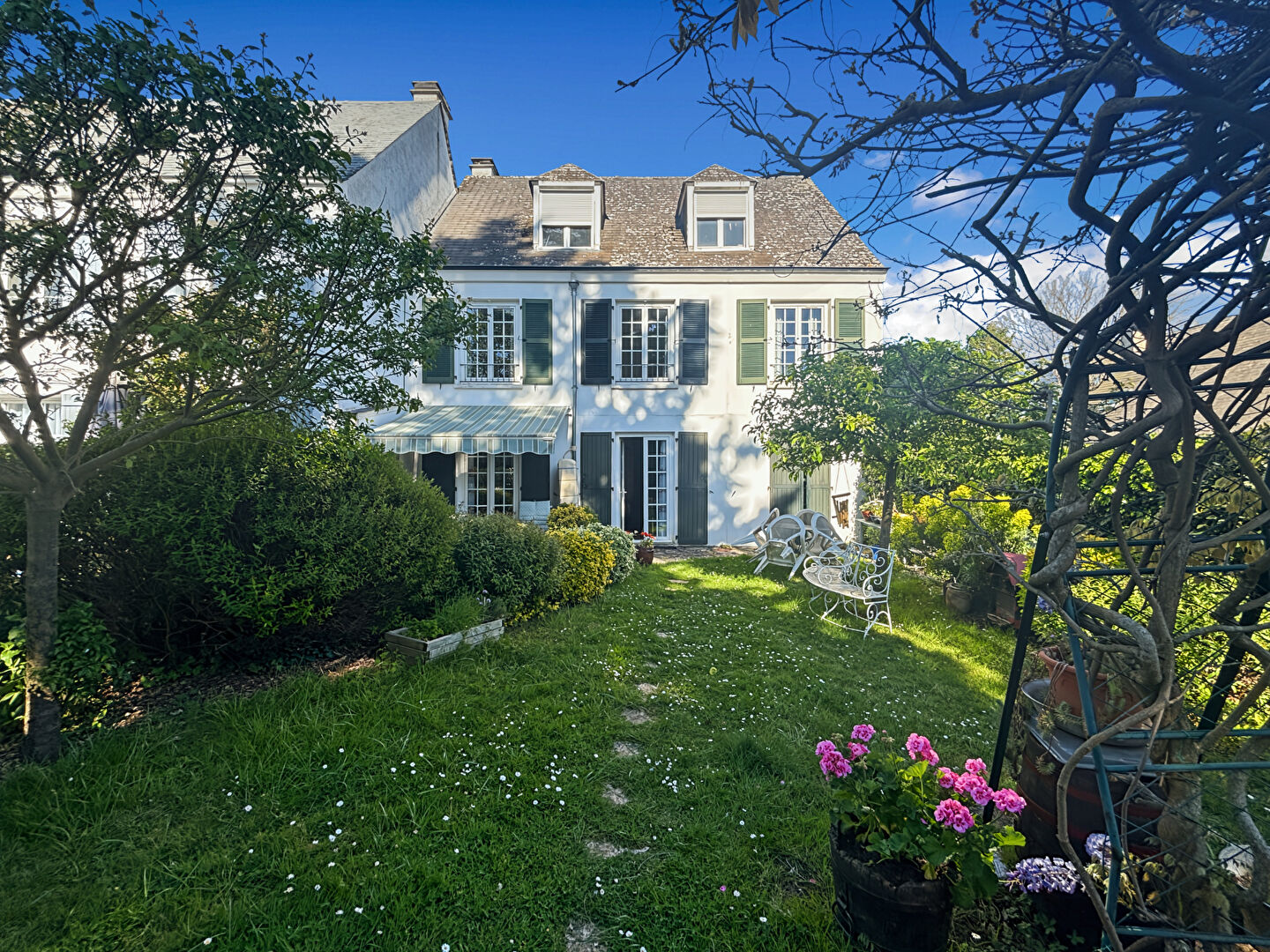 Maison 8 pièces 170 m² · à Vert-Saint-Denis · 170 m² · 305 000 €