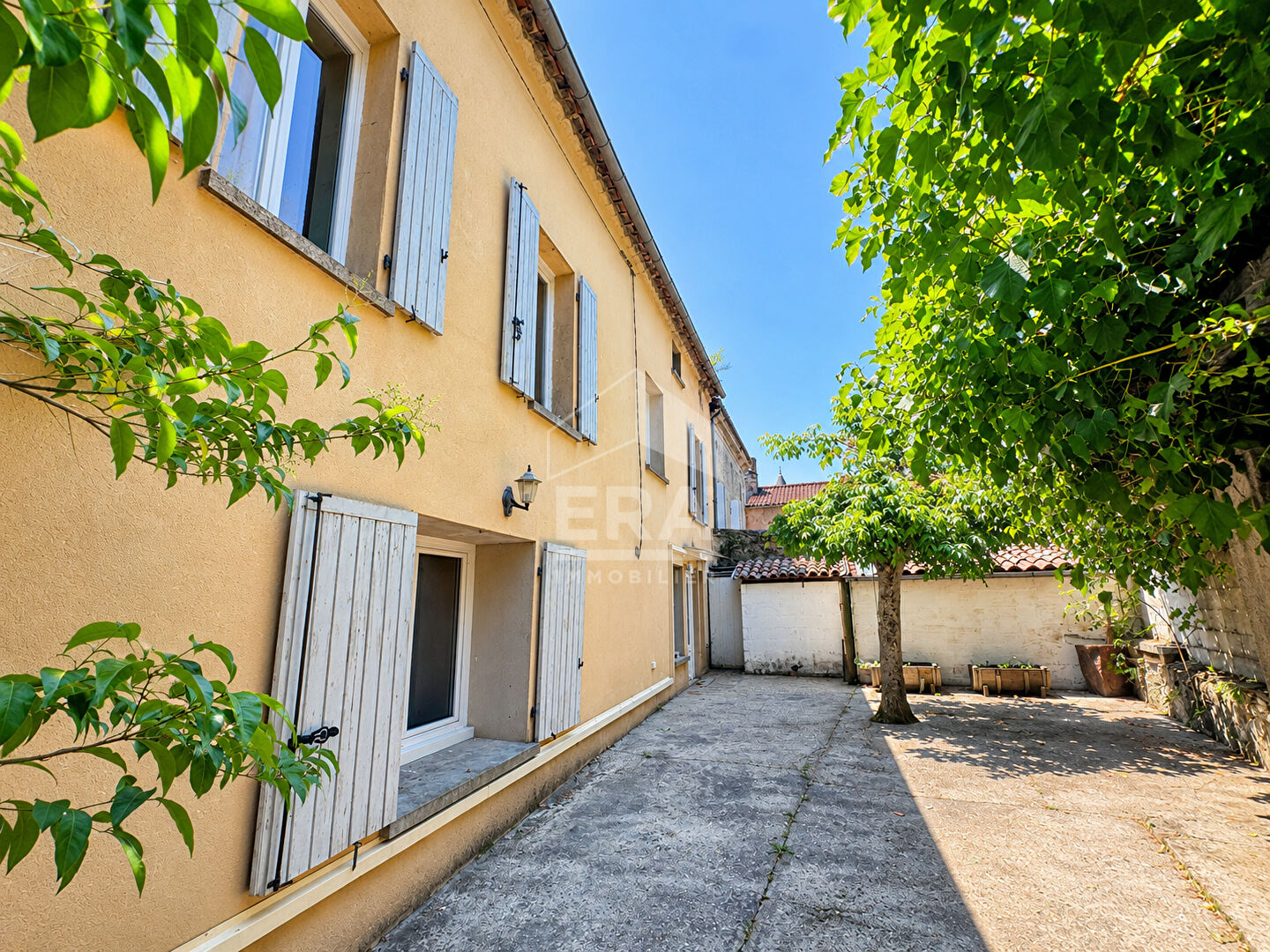 Open carousel