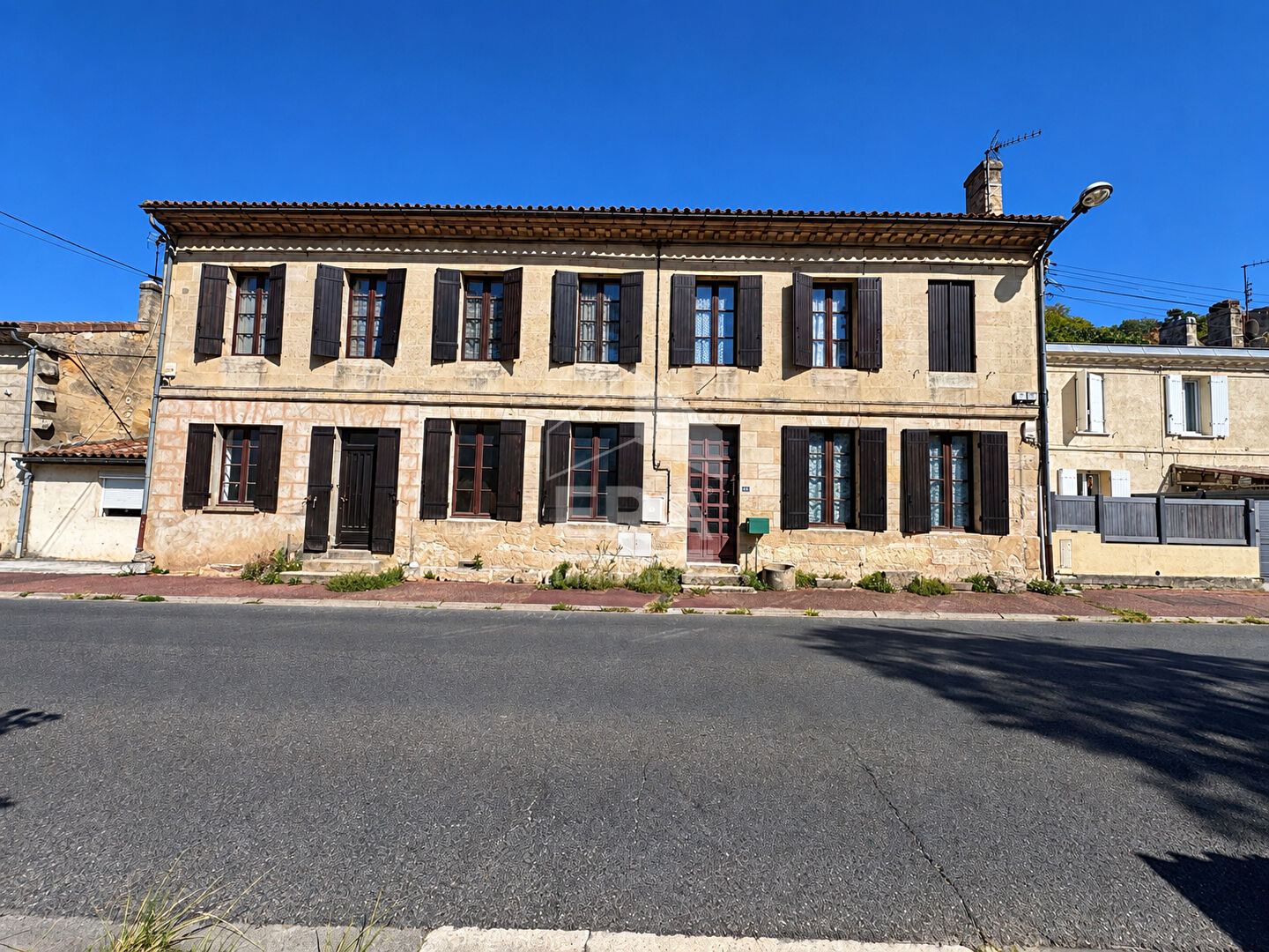 Maison 7 pièces 209 m² · à Tauriac · 209 m² · 192 000 €