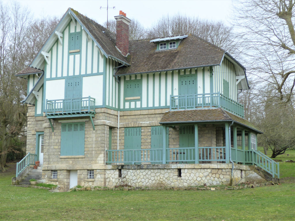Maison bourgoise avec dépendances à Champagne sur Oise