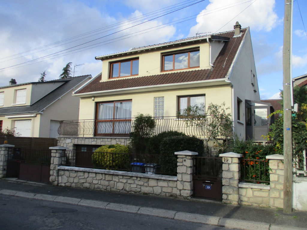 Maison Sartrouville Quartier Les Dix Arpents 8 pièce(s) 186 m²