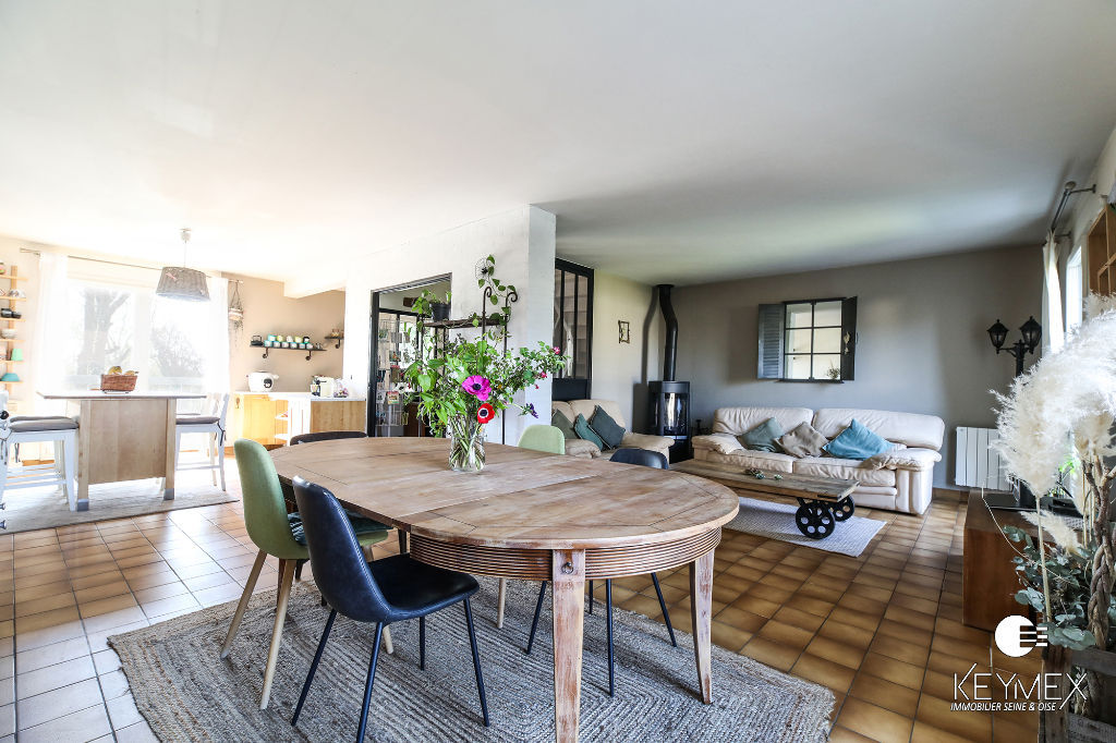 Maison Us 7 pièce(s) 135 m² loi carrez et 194 m² utiles sur 381 m² de terrain.
