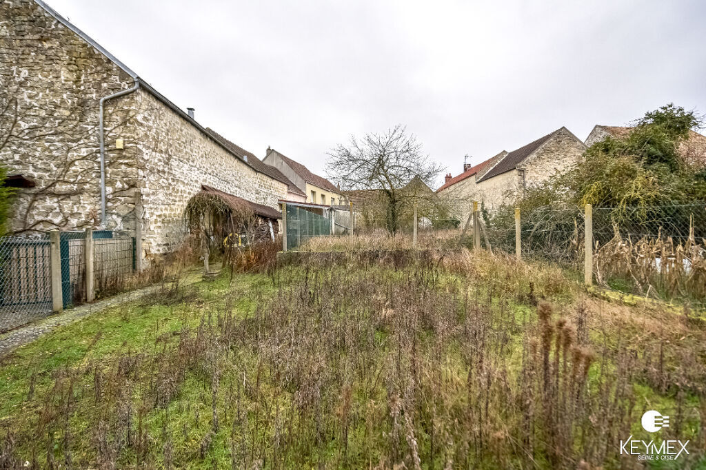 Corps de ferme  type longère de 300 M² sur environ 770 M² de terrain......