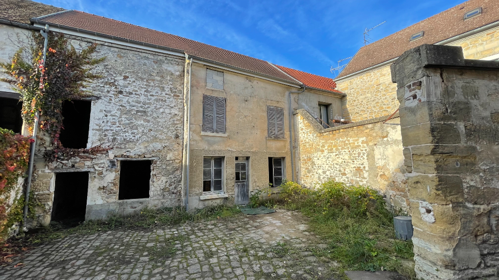 Maison  et grange à rénover  6/7pièce(s) 137 M² ,jardin ou cour