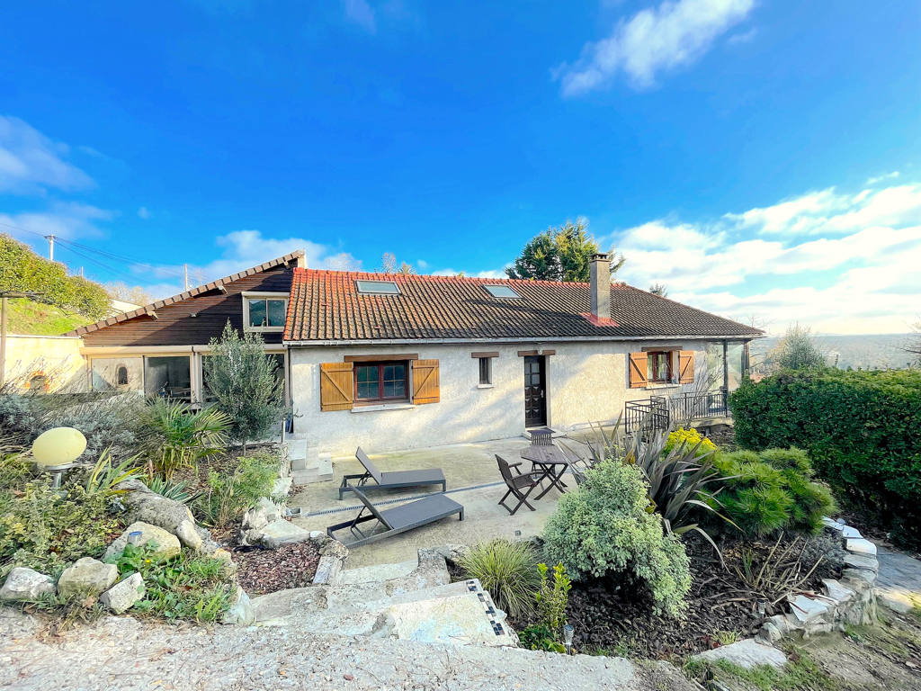 Herblay Sur Seine Maison de type 7 -8 pièces sur S.sol total et 2487m2 de terrain clos