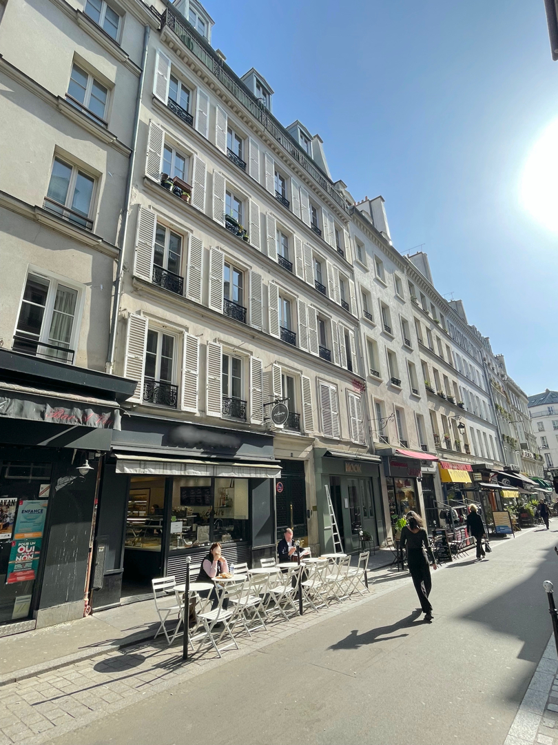 Paris 9e Appartement 3 pièces 60,85 m2 à rénover au 4e étage avec Ascenseur.