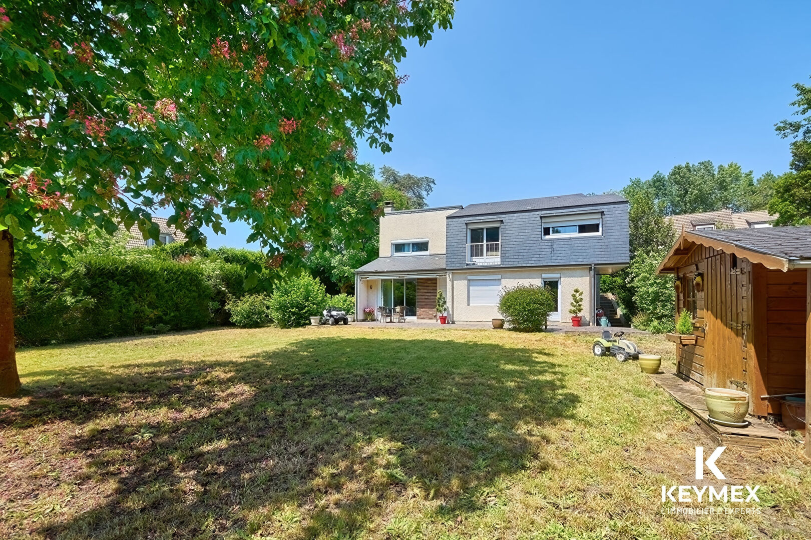 Saint Ouen L'aumone Maison d'architecte 6 pièces 137 m2. Édifiée sur 1036m2 de terrain clos sans Vis à vis.