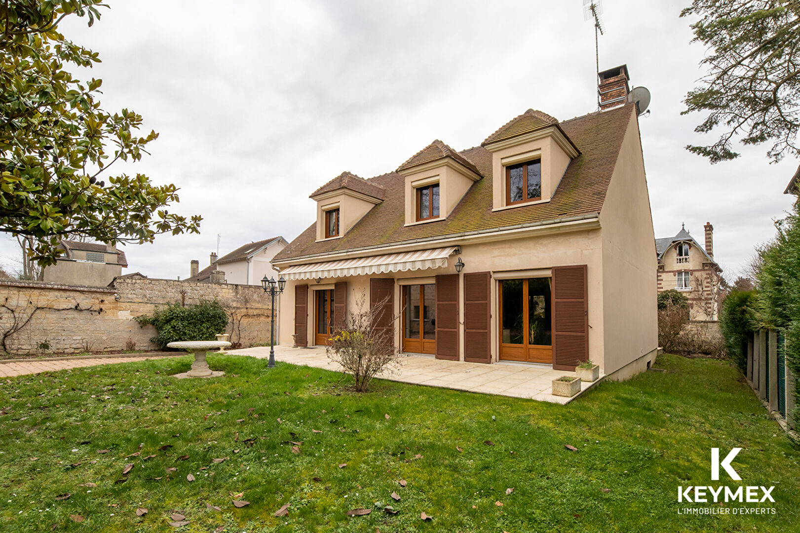 Pavillon de 170m² 6 pièces, 4 chambres, dépendances, jardin de 846 m²