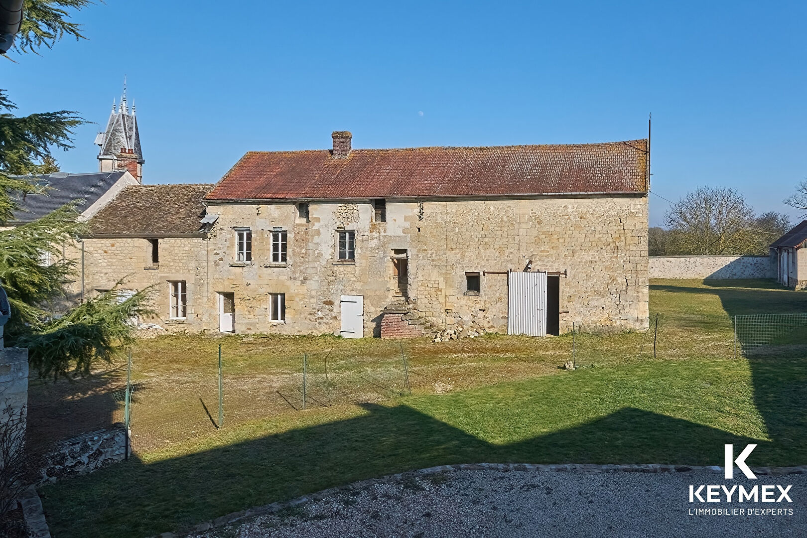 Epiais Rhus Corps de ferme à rénover entiérement  (Batiment de France )14pièce(s) de 440 M² sur 1181m2 de terrain