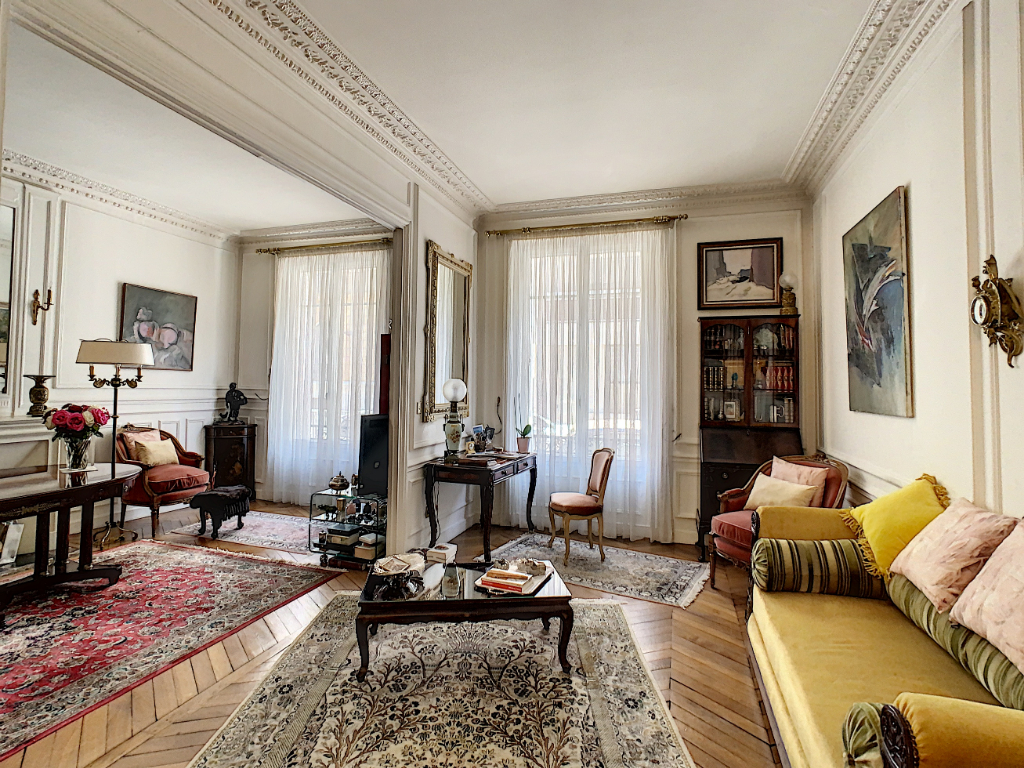 APPARTEMENT HAUSSMANNIEN 3 PIECES FOCH