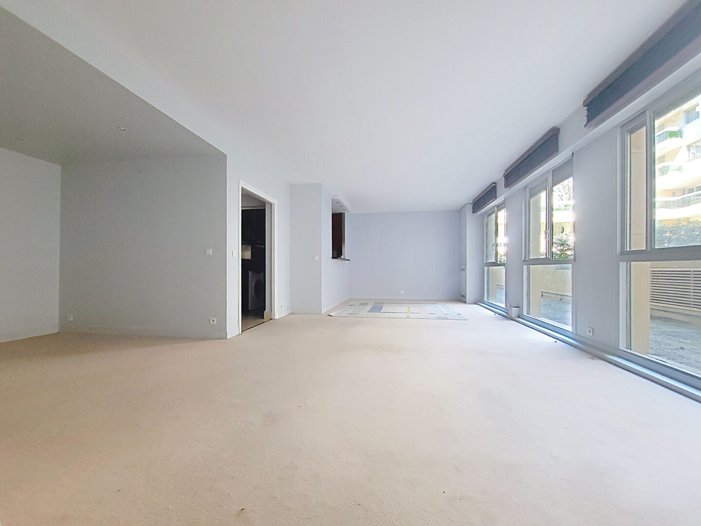 BEL APPARTEMENT RUE BARBET DE JOUY